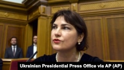 Архів. Новообраний генеральний прокурор України Ірина Венедіктова бере участь у позачерговому засіданні Верховної Ради у Києві, Україна, у вівторок, 17 березня 2020 року. (Прес-служба президента України через AP)