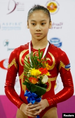 资料照:2010年3月24日,中国女子体操国手吴柳芳在卡塔尔举行的多哈体操世界杯女子决赛中获平衡木金牌。