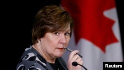 资料照片:专员霍格在渥太华参加负责调查外国干涉加拿大选举指称的独立委员会举行的公开听证会。(2024年4月10日)