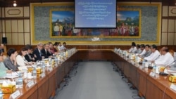 ရခိုင်မြောက်ပိုင်း ဒုက္ခရောက်သူတွေကို မခွဲခြားဘဲ တန်းတူကူညီမည်ဟု လူကယ်ပြန်ဝန်ကြီးဆို ရခိုင်မြောက်ပိုင်း ဒုက္ခရောက်သူတွေကို မခွဲခြားဘဲ တန်းတူကူညီမည်ဟု လူကယ်ပြန်ဝန်ကြီးဆို