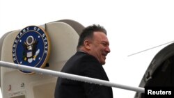 美国国务卿蓬佩奥2020年2月13日乘专家前往多国访问(路透社)