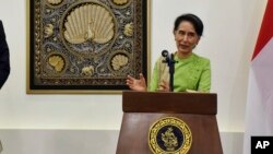 နိုင်ငံတော် အတိုင်ပင်ခံ ပုဂ္ဂိုလ် ဒေါ်အောင်ဆန်းစုကြည်