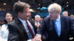 Jeremy Hunt (ဝဲ) နဲ့ Boris Johnson (ယာ) (ဇူလိုင်၊ ၂၃၊ ၂၀၁၉)