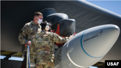 美国空军人员测试一款高超音速导弹（美国空军2020年8月6日）