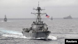 行驶在太平洋的美国海军拉森号导弹驱逐舰(资料照片)