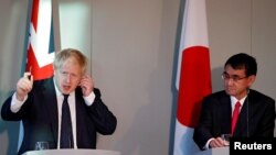 ဗြိတိန်နိုင်ငံခြားရေးဝန်ကြီး Boris Johnsonနဲ့ ဂျပန်နိုင်ငံခြားရေးဝန်ကြီး Taro Konoတို့ ပူးတွဲ ကျင်းပတဲ့ သတင်းစာ ရှင်းလင်းပွဲ