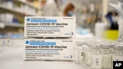 资料照片:丹佛一家医院药房的强生新冠疫苗。(2021年3月6日)