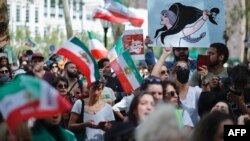 Người biểu tình New York bày tỏ đoàn kết với phụ nữ Iran hôm 16/9 năm 2023, nhân kỷ niệm một năm ngày mất của cô Mahsa Amini