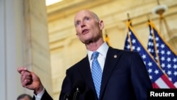 美国共和党参议院全国委员会主席和参议院军事委员会资深参议员瑞克·斯科特(Rick Scott, R-FL)2022年7月7号抵达台湾访问。-路透社资料照