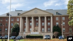 美国国家卫生研究院(NIH)2018年9月写信给大约10000个NIH资助的机构,要求他们明确披露包括来自其他外国政府和外国机构的各种形式的支持和资金来源。