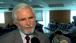 Олігархи хочуть в Європу "однією ногою" - політолог Олігархи хочуть в Європу "однією ногою" - політолог