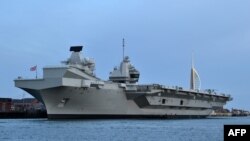 英国皇家海军“伊丽莎白女王”号(HMS Queen Elizabeth)航母停泊在英国南部一个港口。 (2019年6月5日)