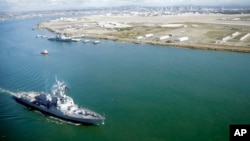 资料照:美国海军“斯托克代尔”号导弹驱逐舰离开加州的科罗纳多海军基地。(2016年1月20日)