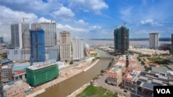 柬埔寨首都金边。2017年,将近一半来自中国的投资进入了柬埔寨的房地产市场。(2018年3月03日,美国之音朱诺拍摄)
