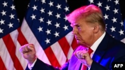 资料照片：美国前总统特朗普在拉斯维加斯举行的共和党志愿者招募活动上发表讲话。(2023年7月8日)