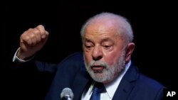 Президент Бразилії Луїс Інасіо Лула да Сілва відмовився від візиту у Росію у телефонній розмові з президентом РФ Володимиром Путіним. 25 травня 2023 р. AP Photo/Andre Penner