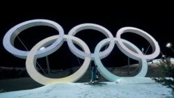 时事大家谈:人造雪、国宴桌、维族火炬手:冬奥表象与现实落差有多大? 时事大家谈:人造雪、国宴桌、维族火炬手:冬奥表象与现实落差有多大?