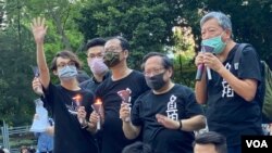 前支联会主席李卓人(右一)及前副主席何俊仁(右二)被控”煽动颠覆国家政权罪”。 (美国之音 汤惠芸)