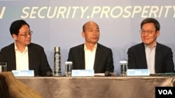 国民党总统参选人韩国瑜(中)11月14日在台北接受外国记者采访。 ( 美国之音齐勇明拍摄)