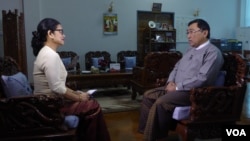 ပြည်ထောင်စုဝန်ကြီး ဒေါက်တာဝင်းမြတ်အေးကို ဗွီအိုအေ ရန်ကုန်ရုံး အယ်ဒီတာ ဒေါ်ခင်စိုးဝင်းက နေပြည်တော်မှာ သွားရောက်တွေ့ဆုံမေးမြန်း