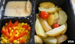 竹篙湾隔离营提供的晚餐,受访者彭先生表示,味道相当难吃