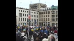 柏林民众抗议俄罗斯入侵乌克兰 柏林民众抗议俄罗斯入侵乌克兰