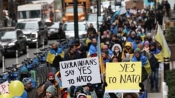 ယူကရိန်းကိုတိုက်ခိုက်မှု ဆန့်ကျင်ဆန္ဒပြတဲ့ ရုရှားပြည်သူရာနဲ့ချီ ဖမ်းဆီးခံရ ယူကရိန်းကိုတိုက်ခိုက်မှု ဆန့်ကျင်ဆန္ဒပြတဲ့ ရုရှားပြည်သူရာနဲ့ချီ ဖမ်းဆီးခံရ