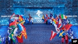 各个冬奥队出席2022北京冬奥会闭幕式。(美联社2022年2月20日)