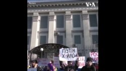 乌克兰人抗议俄罗斯承认分离地区独立  乌克兰人抗议俄罗斯承认分离地区独立