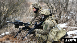 乌克兰士兵在进行军事训练。 (2022年2月18日)