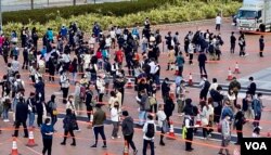 香港特首林郑月娥表示,全民强检将会按市民出生的年份接受预约,减低排队轮候检测时,太多人群聚集的不理想情况出现 (美国之音 汤惠芸)