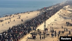 စစ်ဘေးရှောင်ဖို့ နေရပ်စွန့်ခွါနေကြရတဲ့ ပါလက်စတိုင်းတွေ အပစ်ရပ်သဘောတူညီချက်ရပြီးနောက် ဂါဇာမြောက်ပိုင်းက နေရပ်ကိုပြန်နေကြစဥ်။ (ဇန်နဝါရီ ၂၇၊ ၂၀၂၅)