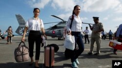 Nhân viên y tế Campuchia đến Sihanoukville để kiểm tra sức khoẻ hành khách và thuỷ thủ đoàn trên tàu Westerdam (ảnh chụp ngày 13/2/2020)