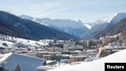 Oxfam заявив про зростання нерівності напередодні Світового економічного форуму у курортному містечку Давос у Швейцарії