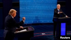 2020年10月22日,特朗普与拜登进行大选前最后一次面对面辩论 (路透社转发媒体联访照片)