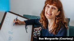 Sue Marguerite在准备教授网上广东话课程 (图片来源:Sue Marguerite)