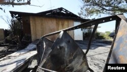 2019年7月4日,美国加利福尼亚州里奇克莱斯特市,发生强烈地震后烧毁的房屋的废墟。