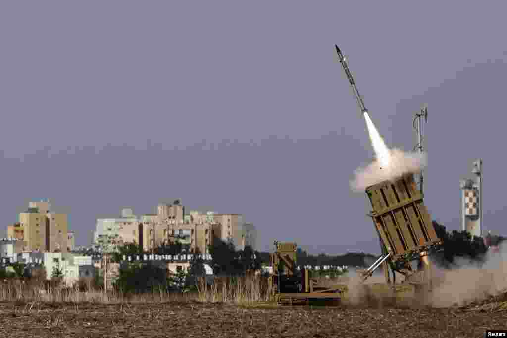 2012年11月16日,铁穹(Iron Dome)发射器从以色列南部阿什杜德发射一枚导弹,拦截来袭火箭。