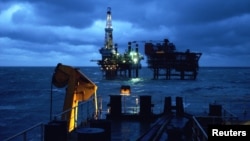 中国国企巨头中海油在渤海辽东湾的海上钻井平台。(资料照)