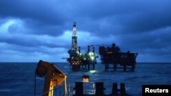 中国国企巨头中海油在渤海辽东湾的海上钻井平台。(资料照)