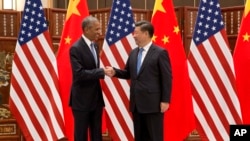 U.S. President Barack Obama, left, and Chinese President Xi Jinping shake hands before a bilateral meeting at Westlake State House in Hangzhou in eastern China's Zhejiang province, Sept. 3, 2016.
