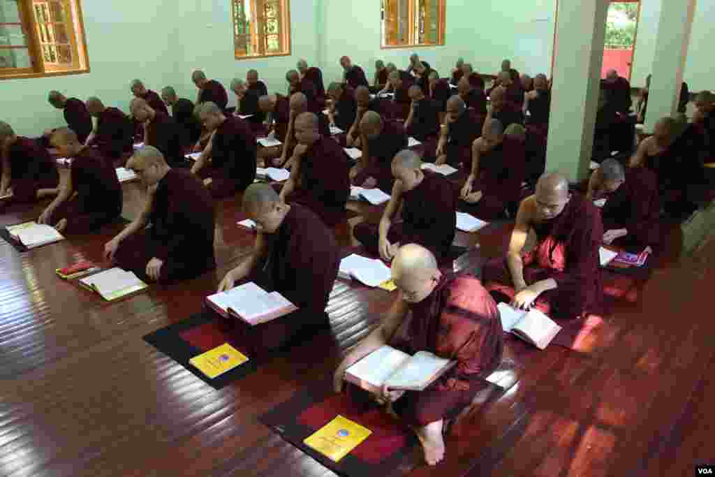မန္တလေးမြို့ အထင်ကရ မဟာဂန္ဓာရုံ ကျောင်းတိုက်ကြီးရဲ့ ကိုဗစ်ကာလမြင်ကွင်း။ (သြဂုတ် ၂၈၊ ၂၀၂၀)