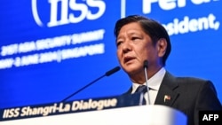 菲律宾总统小费迪南德·马科斯在新加坡举行的第21届香格里拉对话峰会上发表演讲。(2024年5月31日)