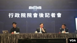 台湾经济部次长林全能(中)在6月4日针对“领航企业研发深耕计划”进行说明。(美国之音李玟仪摄)