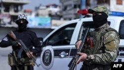 叙利亚官方通讯社(SANA)2025年3月8日发布的这张资料图片显示,叙利亚政府武装在沿海城市拉塔基亚的一个检查站驻守。