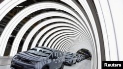 资料照:中国电动汽车比亚迪在泰国罗勇市建立了在东南亚地区的第一个电动汽车制造厂。(2024年7月4日)