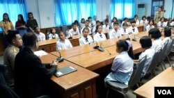 ထိုင်းနိုင်ငံအတွင်းမွေးဖွားတဲ့မိဘမဲ့ကလေးများကို နိုင်ငံသားပေးခဲ့ပုံ (VOA)