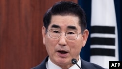 တောင်ကိုရီးယား ကာကွယ်ရေးဝန်ကြီးဟောင်း Kim Yong-hyun အမေရိကန် ပြည်ထောင်စု ပန်တဂွန်စစ်ဌာနချုပ်ကို ရောက်စဥ် သတင်းစာရှင်းလင်းပွဲမှတ်တမ်းဓာတ်ပုံ။(အောက်တိုဘာ ၃၀၊ ၂၀၂၄)