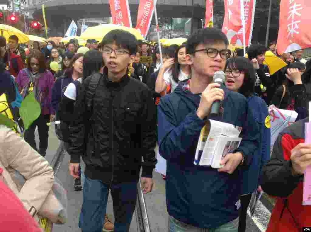 数万港人参与民阵争取真普选大游行(美国之音海彦拍摄)