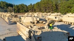 Фото: США надають Україні бойові машини Bradley